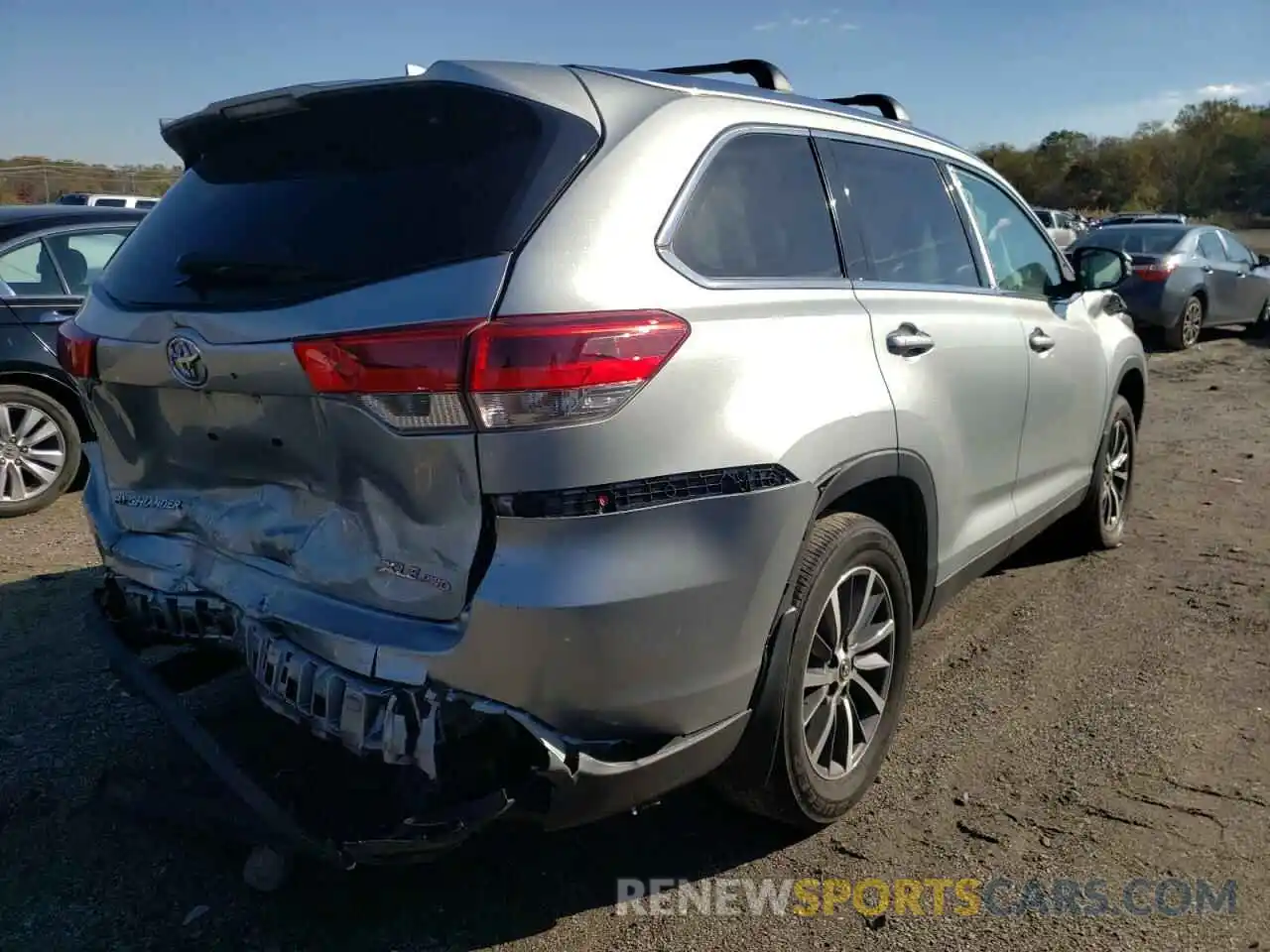 4 Photograph of a damaged car 5TDJZRFH8KS582232 TOYOTA HIGHLANDER 2019