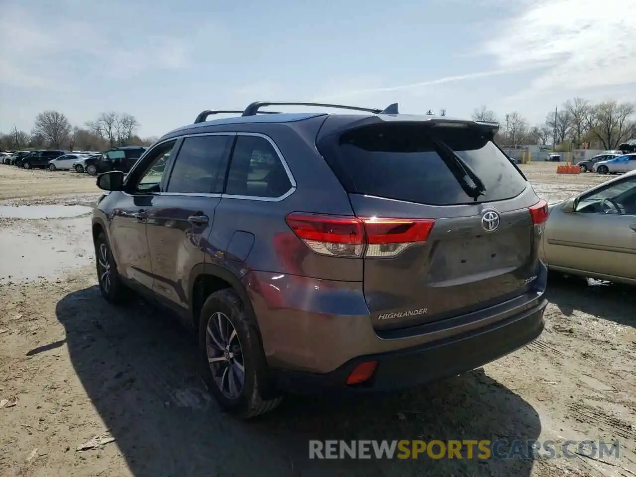 3 Photograph of a damaged car 5TDJZRFH8KS583607 TOYOTA HIGHLANDER 2019