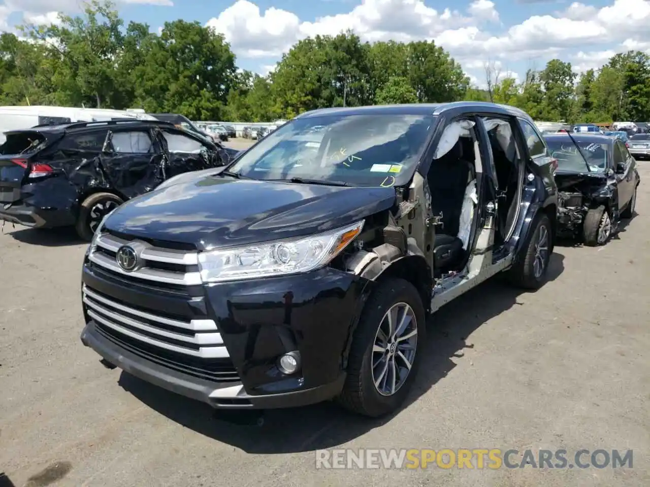 2 Photograph of a damaged car 5TDJZRFH8KS585275 TOYOTA HIGHLANDER 2019