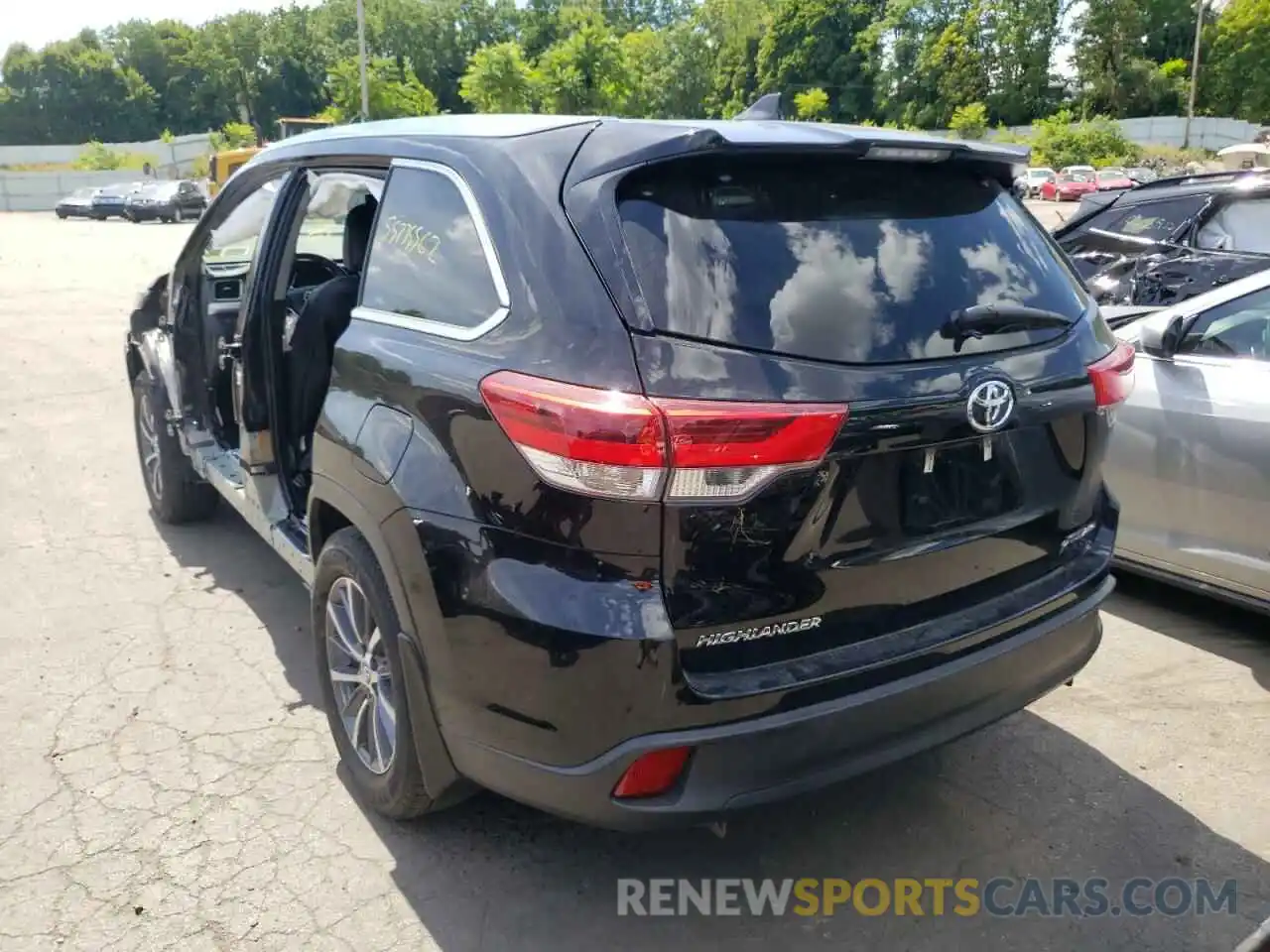 3 Photograph of a damaged car 5TDJZRFH8KS585275 TOYOTA HIGHLANDER 2019