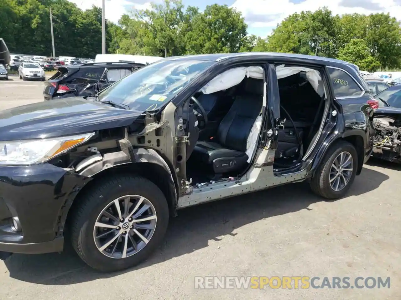 9 Photograph of a damaged car 5TDJZRFH8KS585275 TOYOTA HIGHLANDER 2019