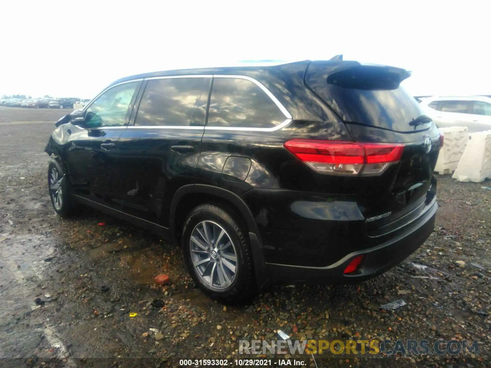 3 Photograph of a damaged car 5TDJZRFH8KS586880 TOYOTA HIGHLANDER 2019