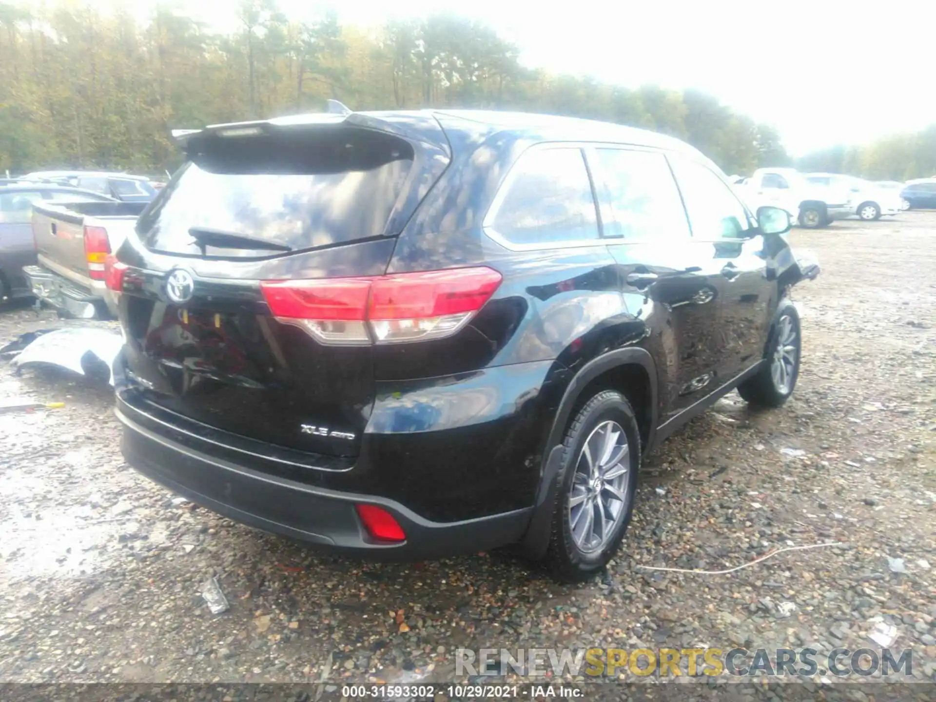 4 Photograph of a damaged car 5TDJZRFH8KS586880 TOYOTA HIGHLANDER 2019