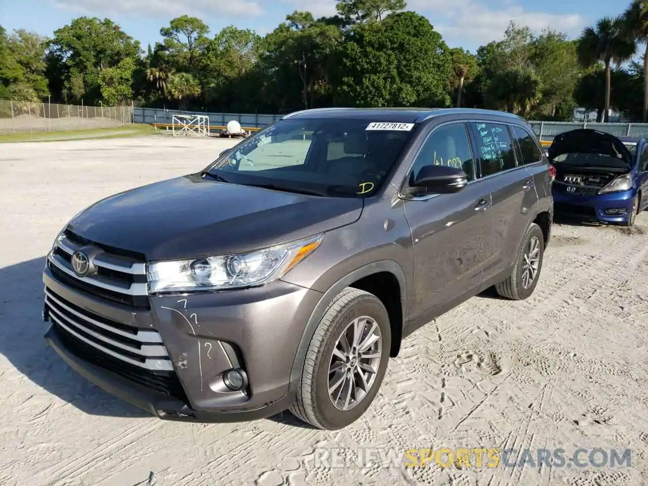 2 Photograph of a damaged car 5TDJZRFH8KS588290 TOYOTA HIGHLANDER 2019