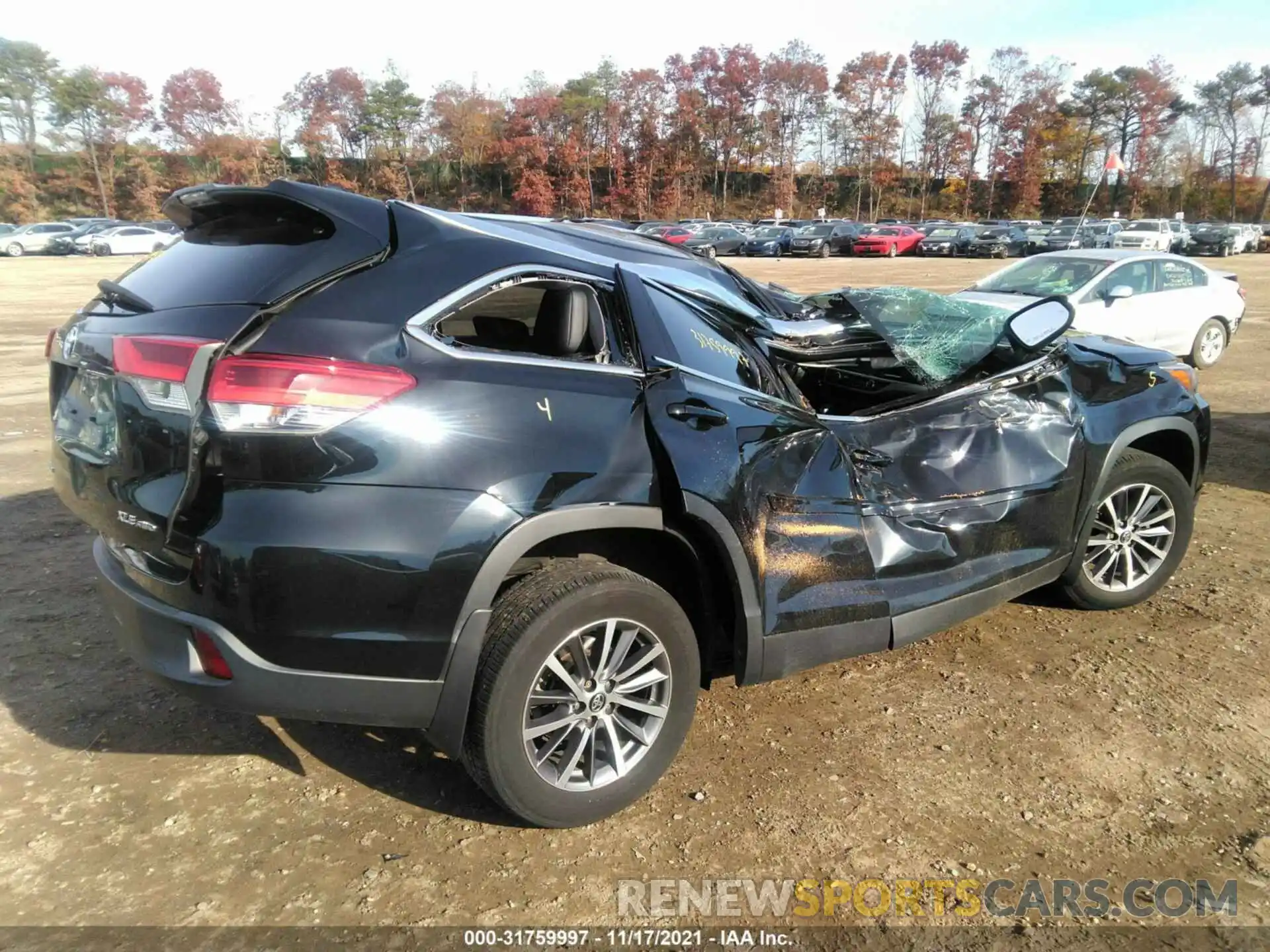 4 Photograph of a damaged car 5TDJZRFH8KS588600 TOYOTA HIGHLANDER 2019