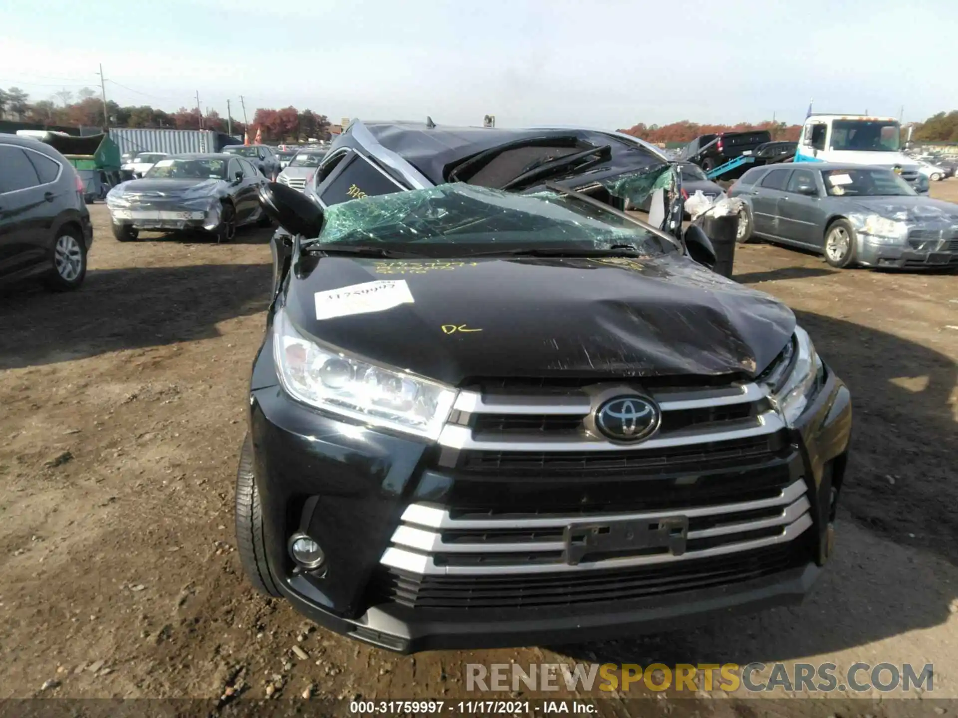 6 Photograph of a damaged car 5TDJZRFH8KS588600 TOYOTA HIGHLANDER 2019