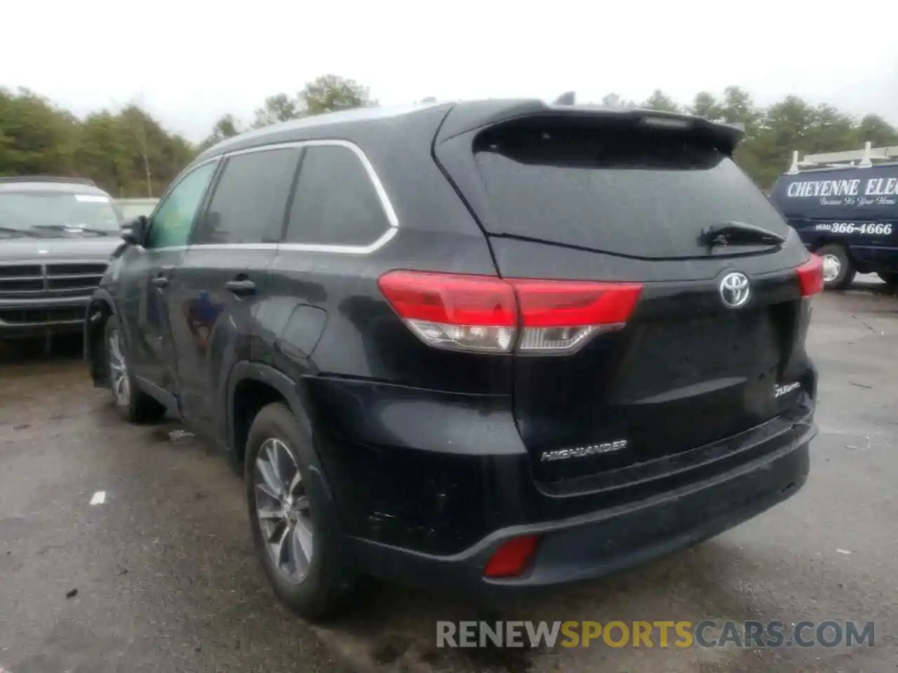 3 Photograph of a damaged car 5TDJZRFH8KS589536 TOYOTA HIGHLANDER 2019