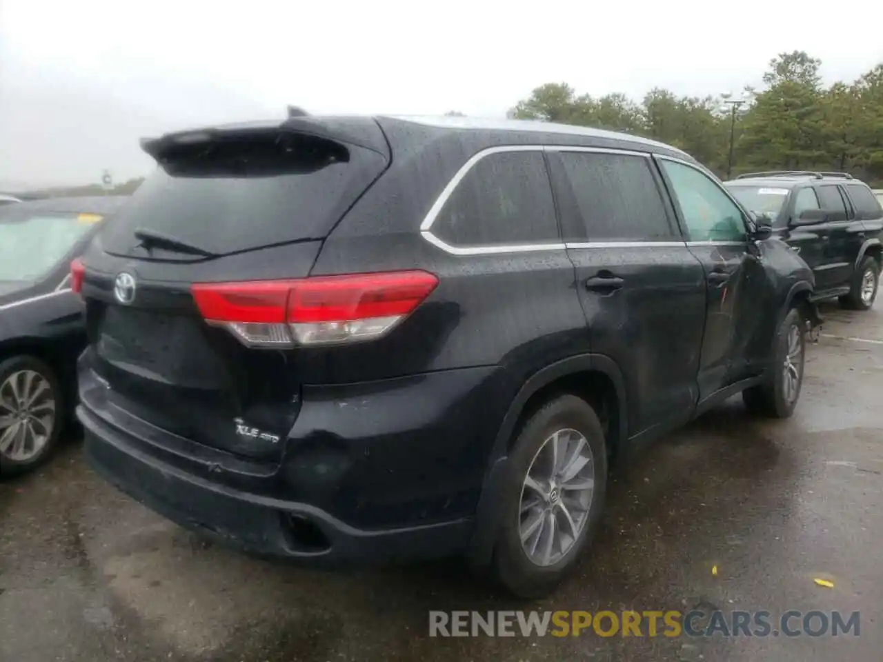 4 Photograph of a damaged car 5TDJZRFH8KS589536 TOYOTA HIGHLANDER 2019