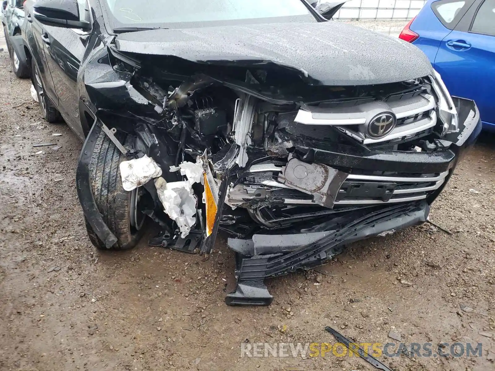 9 Photograph of a damaged car 5TDJZRFH8KS590735 TOYOTA HIGHLANDER 2019