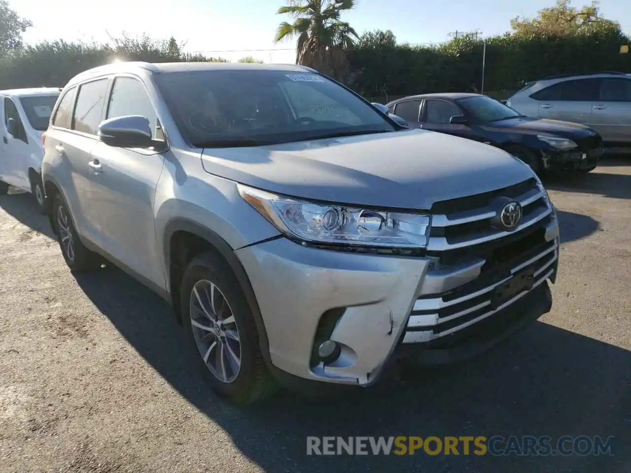 1 Photograph of a damaged car 5TDJZRFH8KS592842 TOYOTA HIGHLANDER 2019