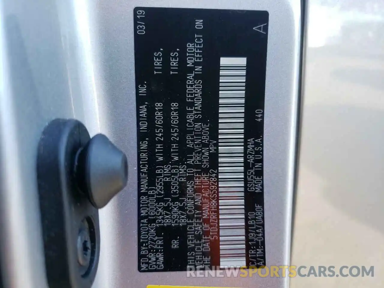 10 Photograph of a damaged car 5TDJZRFH8KS592842 TOYOTA HIGHLANDER 2019