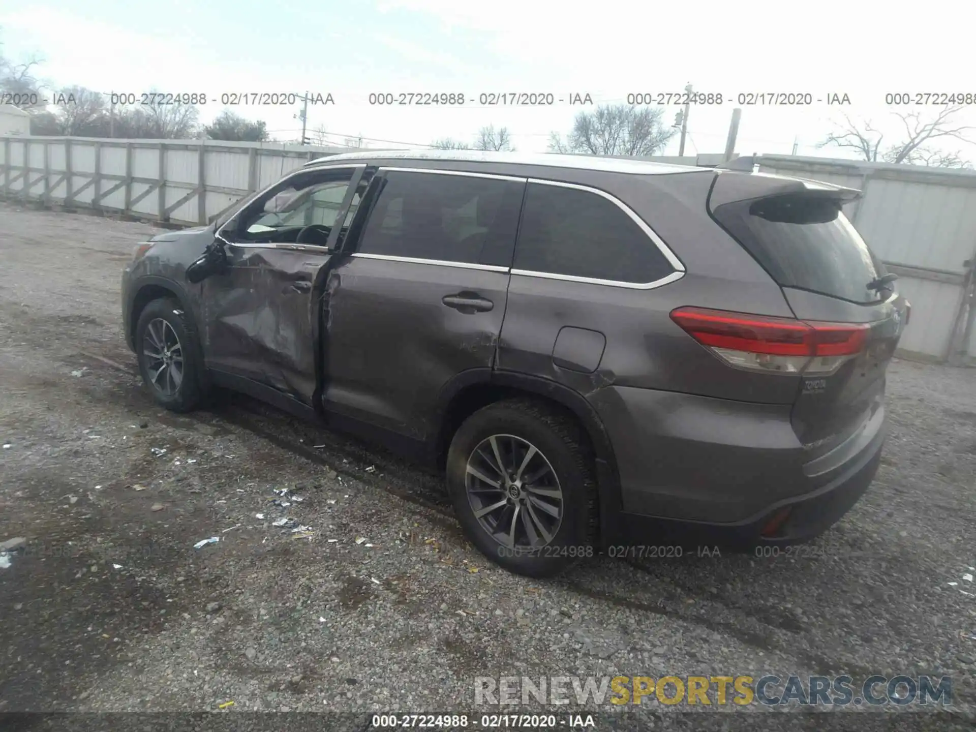 3 Photograph of a damaged car 5TDJZRFH8KS594932 TOYOTA HIGHLANDER 2019