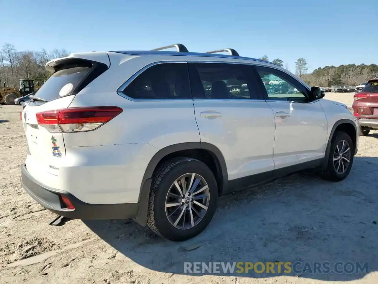 3 Photograph of a damaged car 5TDJZRFH8KS597832 TOYOTA HIGHLANDER 2019