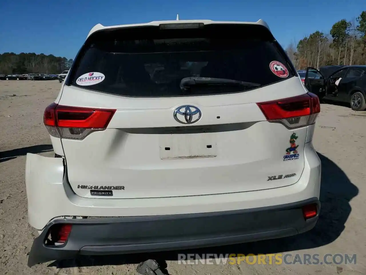 6 Photograph of a damaged car 5TDJZRFH8KS597832 TOYOTA HIGHLANDER 2019