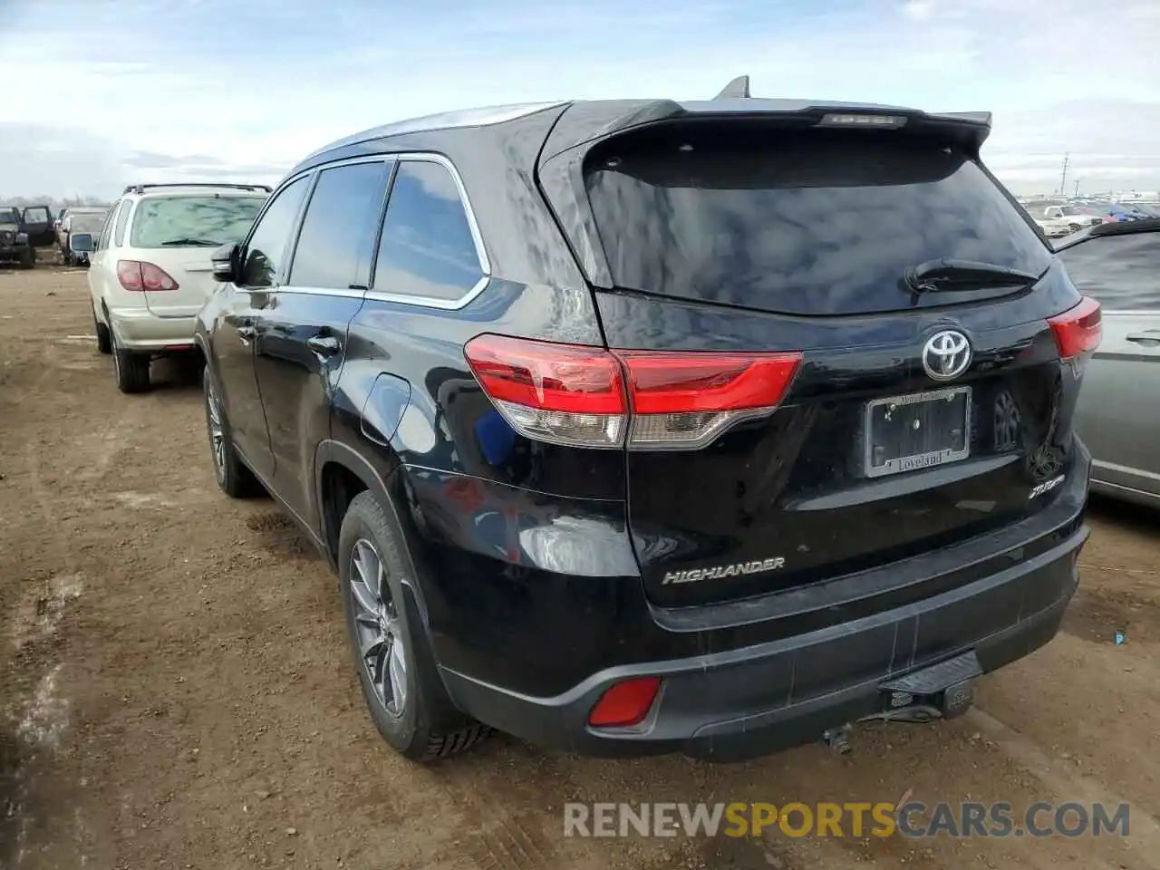 2 Photograph of a damaged car 5TDJZRFH8KS598141 TOYOTA HIGHLANDER 2019