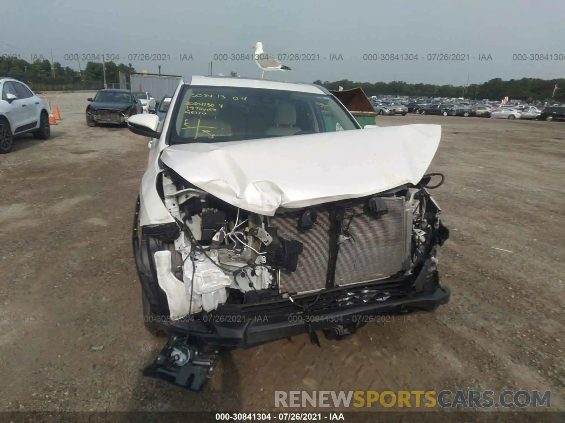 6 Photograph of a damaged car 5TDJZRFH8KS598690 TOYOTA HIGHLANDER 2019