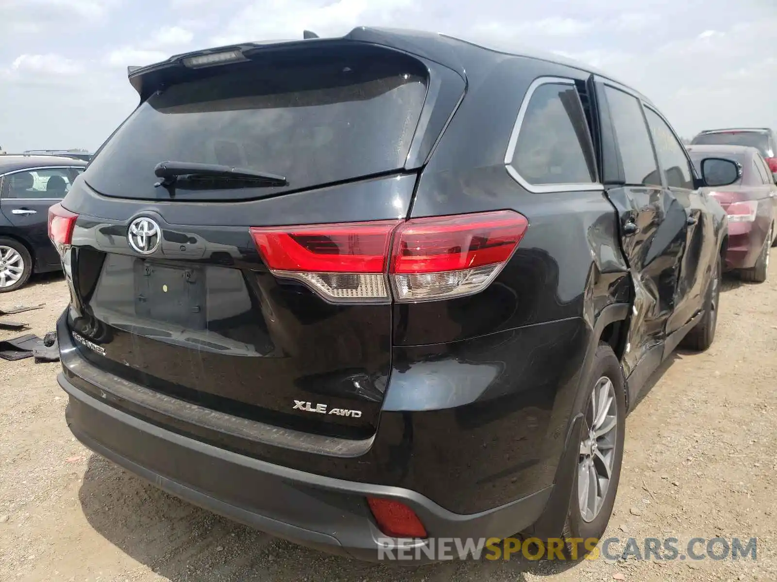 4 Photograph of a damaged car 5TDJZRFH8KS599385 TOYOTA HIGHLANDER 2019