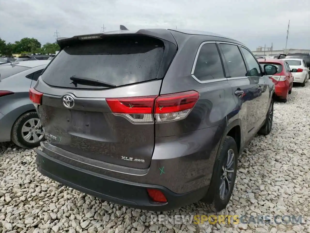 4 Photograph of a damaged car 5TDJZRFH8KS609381 TOYOTA HIGHLANDER 2019