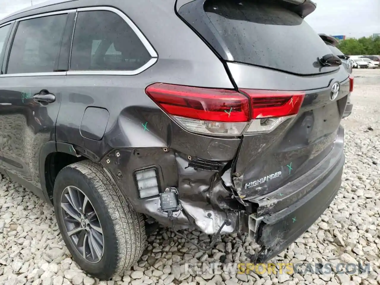 9 Photograph of a damaged car 5TDJZRFH8KS609381 TOYOTA HIGHLANDER 2019