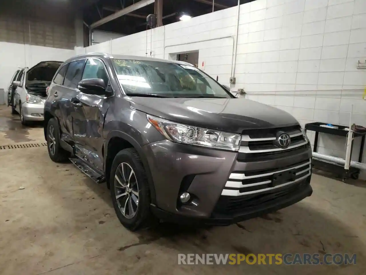 1 Photograph of a damaged car 5TDJZRFH8KS614161 TOYOTA HIGHLANDER 2019