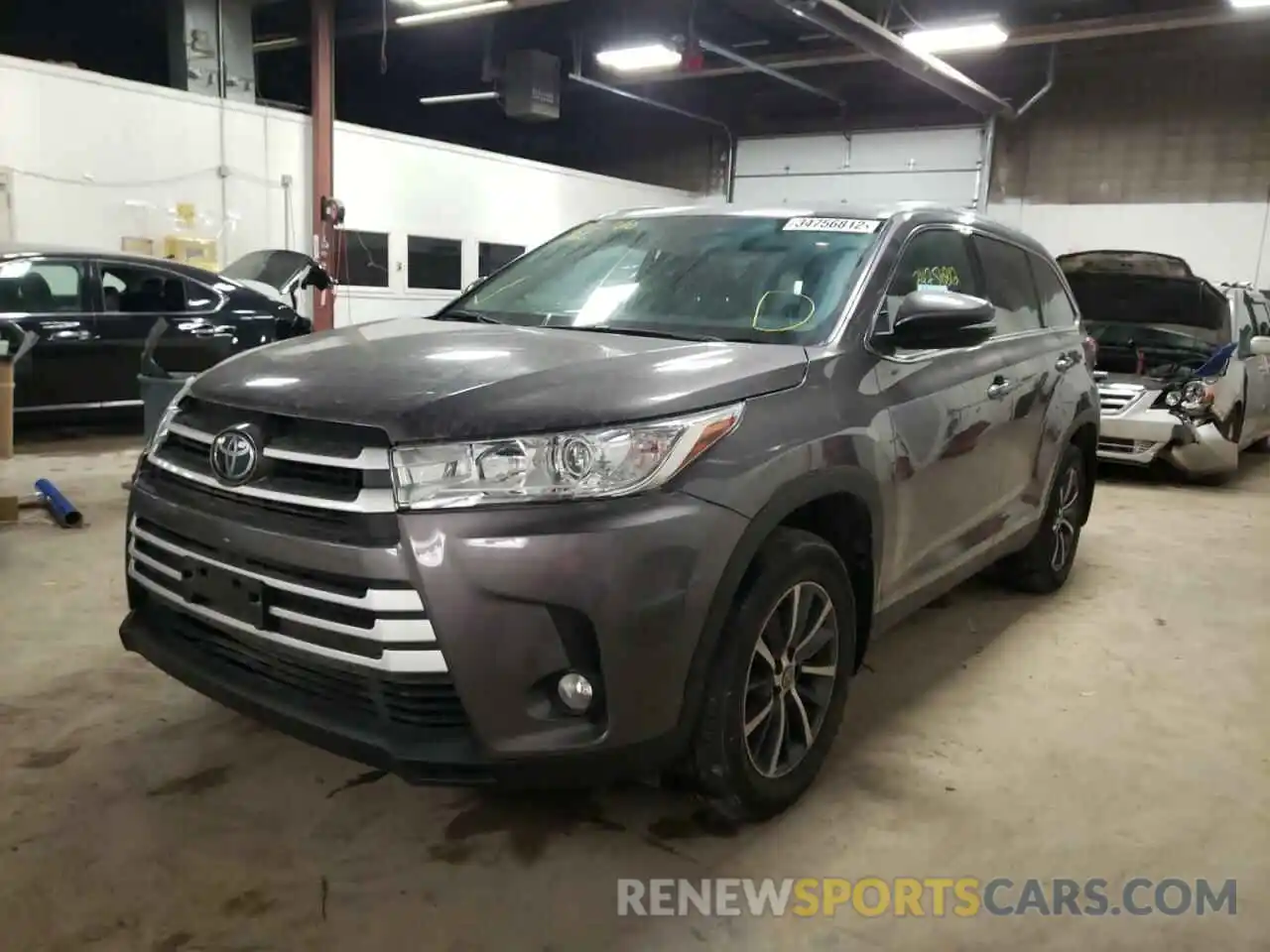 2 Photograph of a damaged car 5TDJZRFH8KS614161 TOYOTA HIGHLANDER 2019