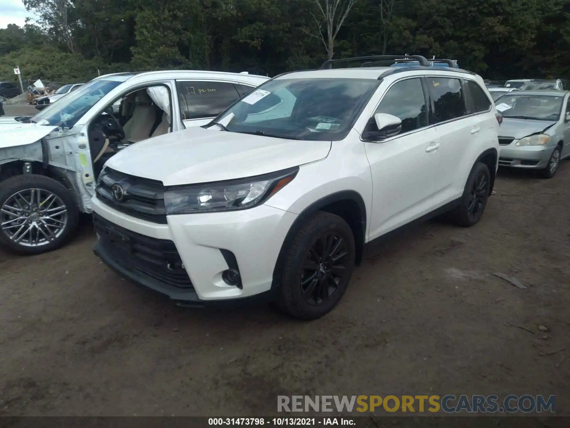 2 Photograph of a damaged car 5TDJZRFH8KS614323 TOYOTA HIGHLANDER 2019