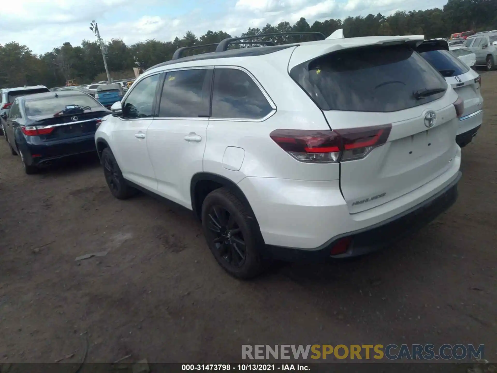 3 Photograph of a damaged car 5TDJZRFH8KS614323 TOYOTA HIGHLANDER 2019