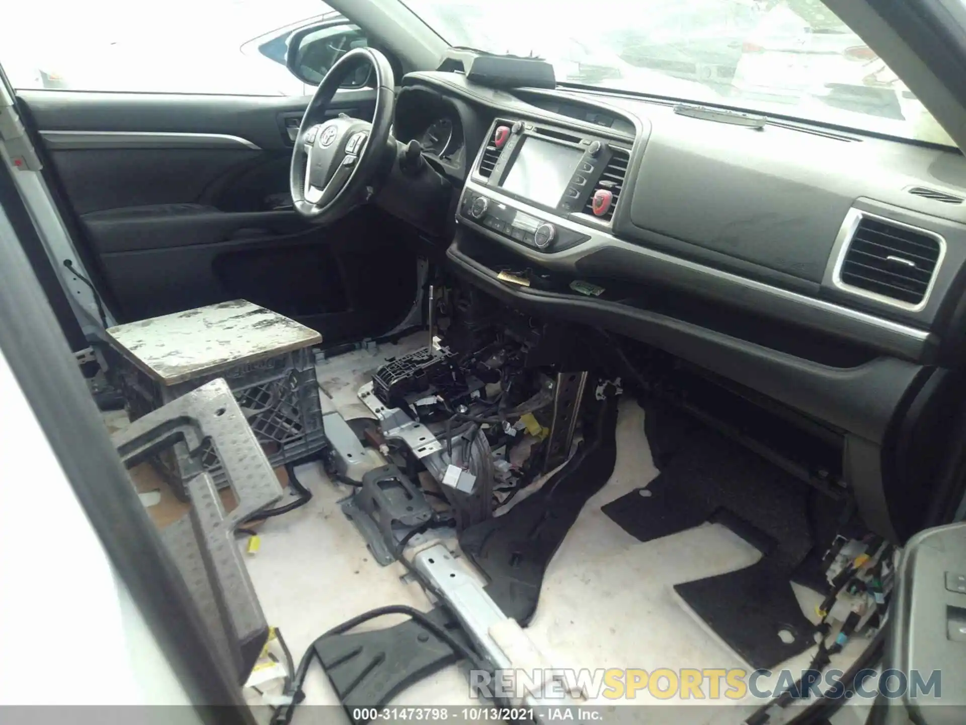 5 Фотография поврежденного автомобиля 5TDJZRFH8KS614323 TOYOTA HIGHLANDER 2019