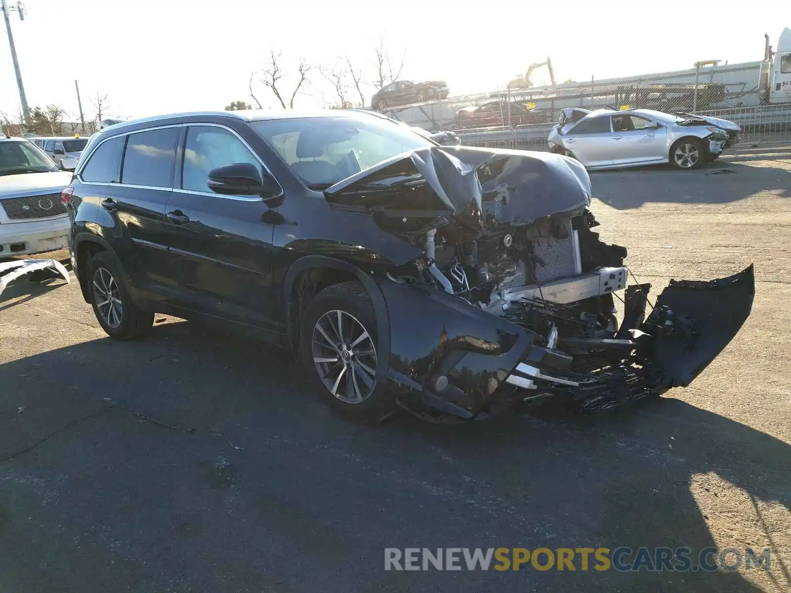 1 Photograph of a damaged car 5TDJZRFH8KS614404 TOYOTA HIGHLANDER 2019