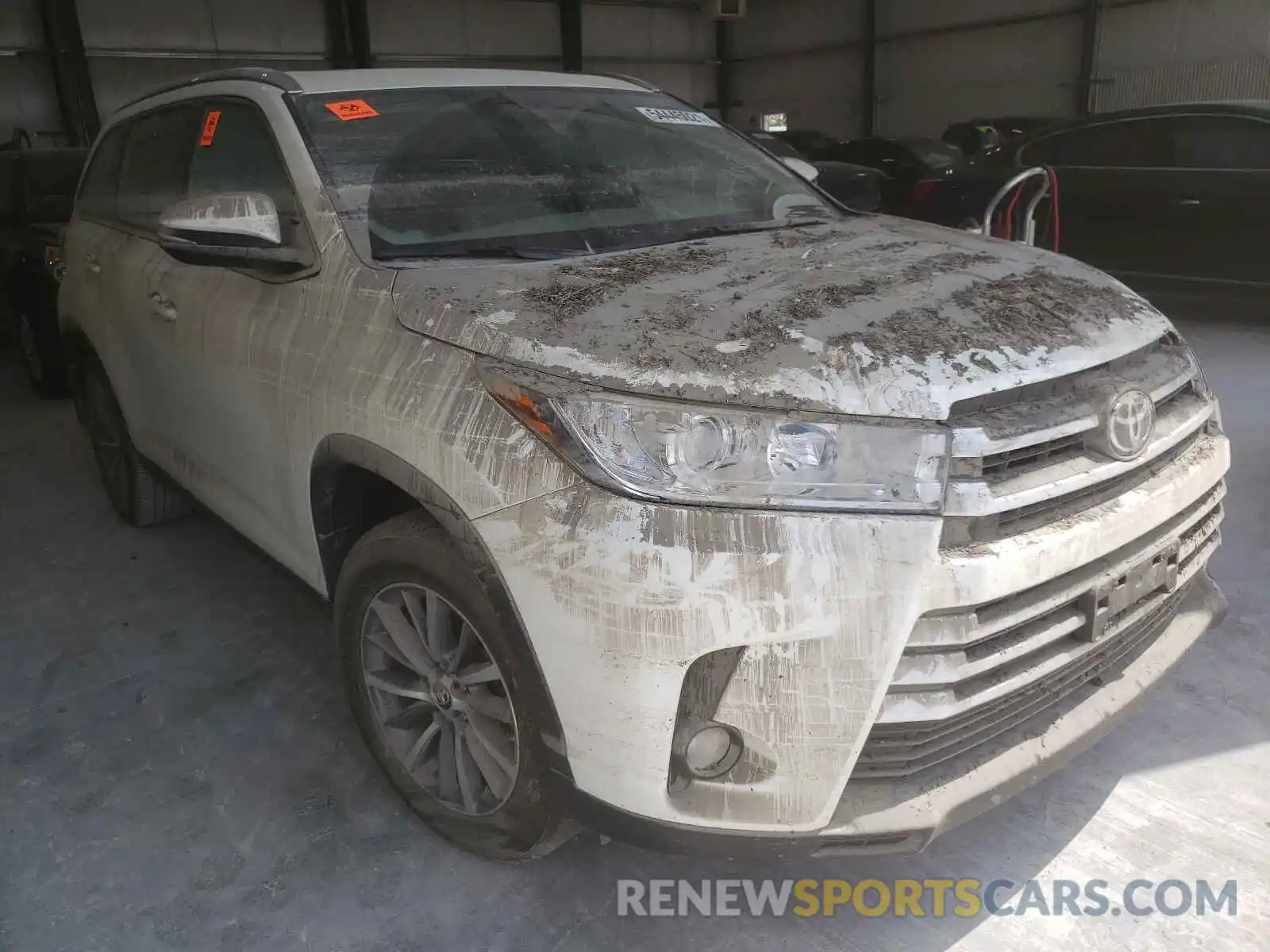 1 Photograph of a damaged car 5TDJZRFH8KS617268 TOYOTA HIGHLANDER 2019