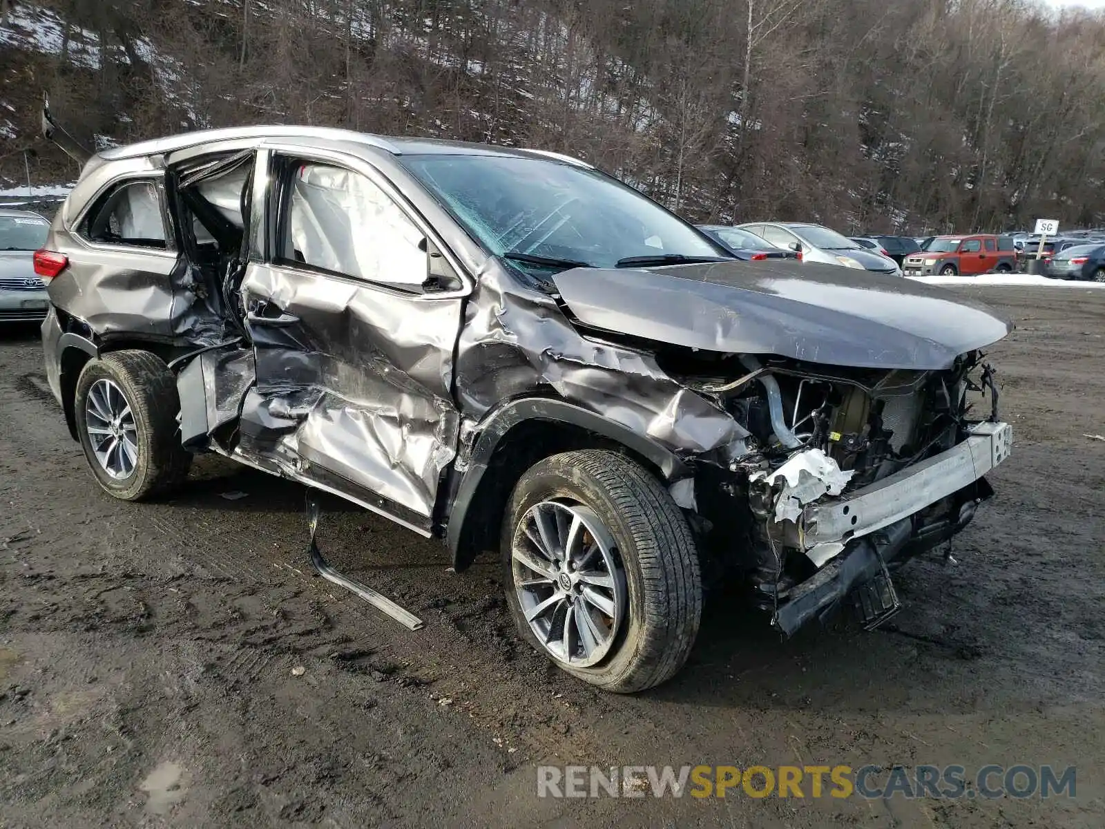 1 Photograph of a damaged car 5TDJZRFH8KS618971 TOYOTA HIGHLANDER 2019