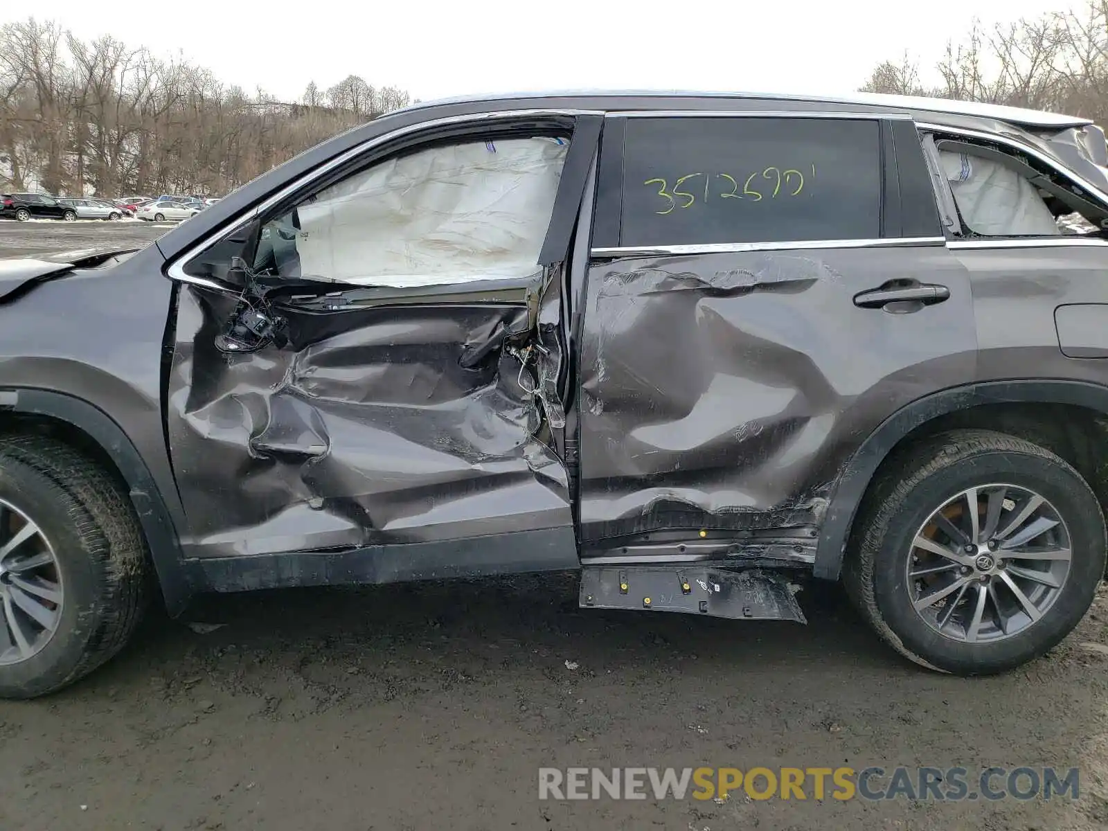 10 Photograph of a damaged car 5TDJZRFH8KS618971 TOYOTA HIGHLANDER 2019