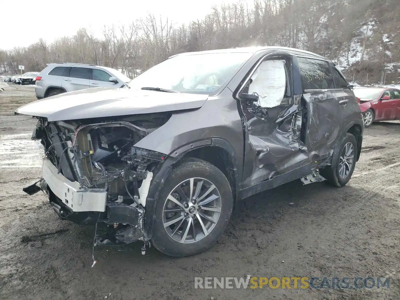 2 Photograph of a damaged car 5TDJZRFH8KS618971 TOYOTA HIGHLANDER 2019