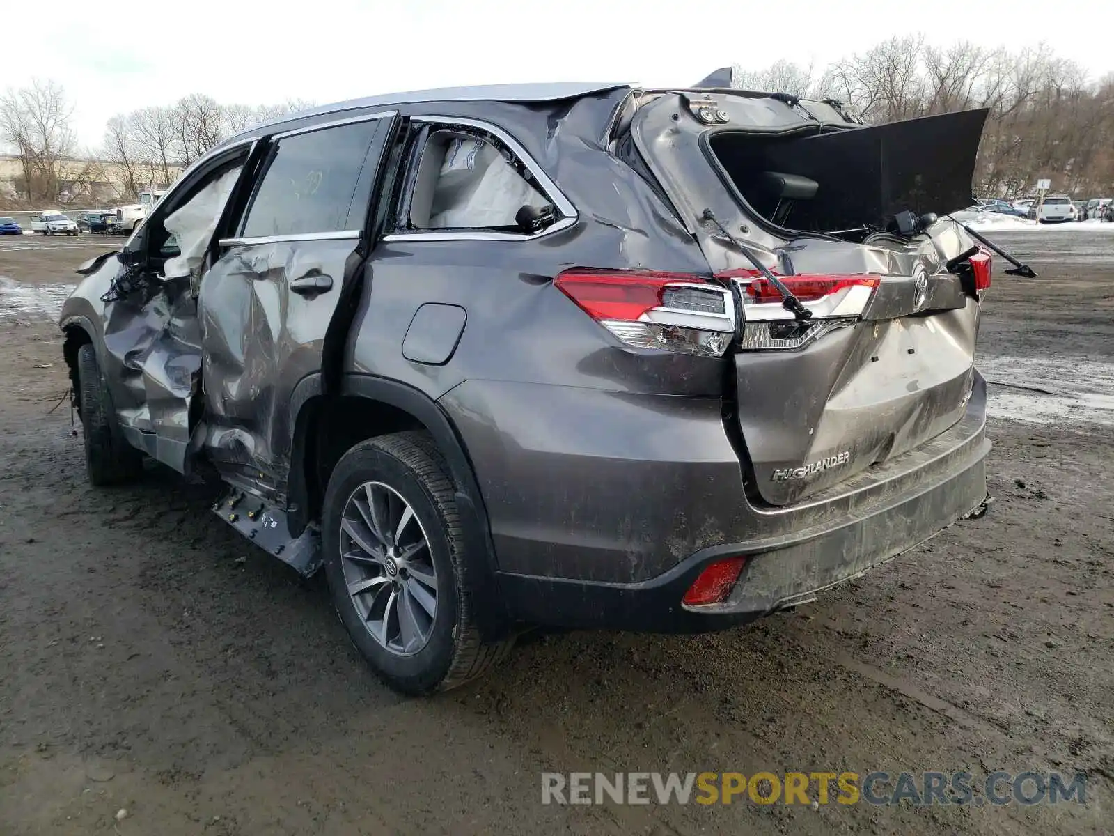 3 Photograph of a damaged car 5TDJZRFH8KS618971 TOYOTA HIGHLANDER 2019