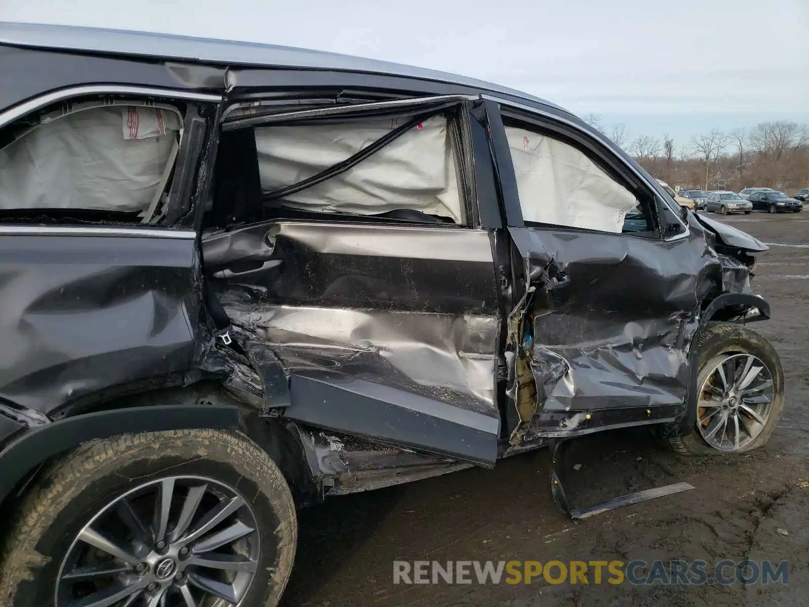 9 Photograph of a damaged car 5TDJZRFH8KS618971 TOYOTA HIGHLANDER 2019