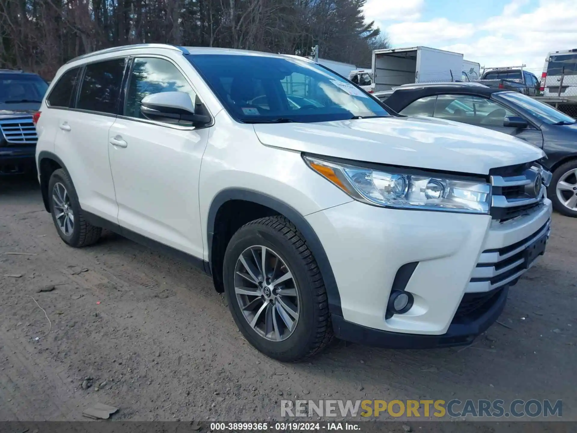 1 Photograph of a damaged car 5TDJZRFH8KS625340 TOYOTA HIGHLANDER 2019