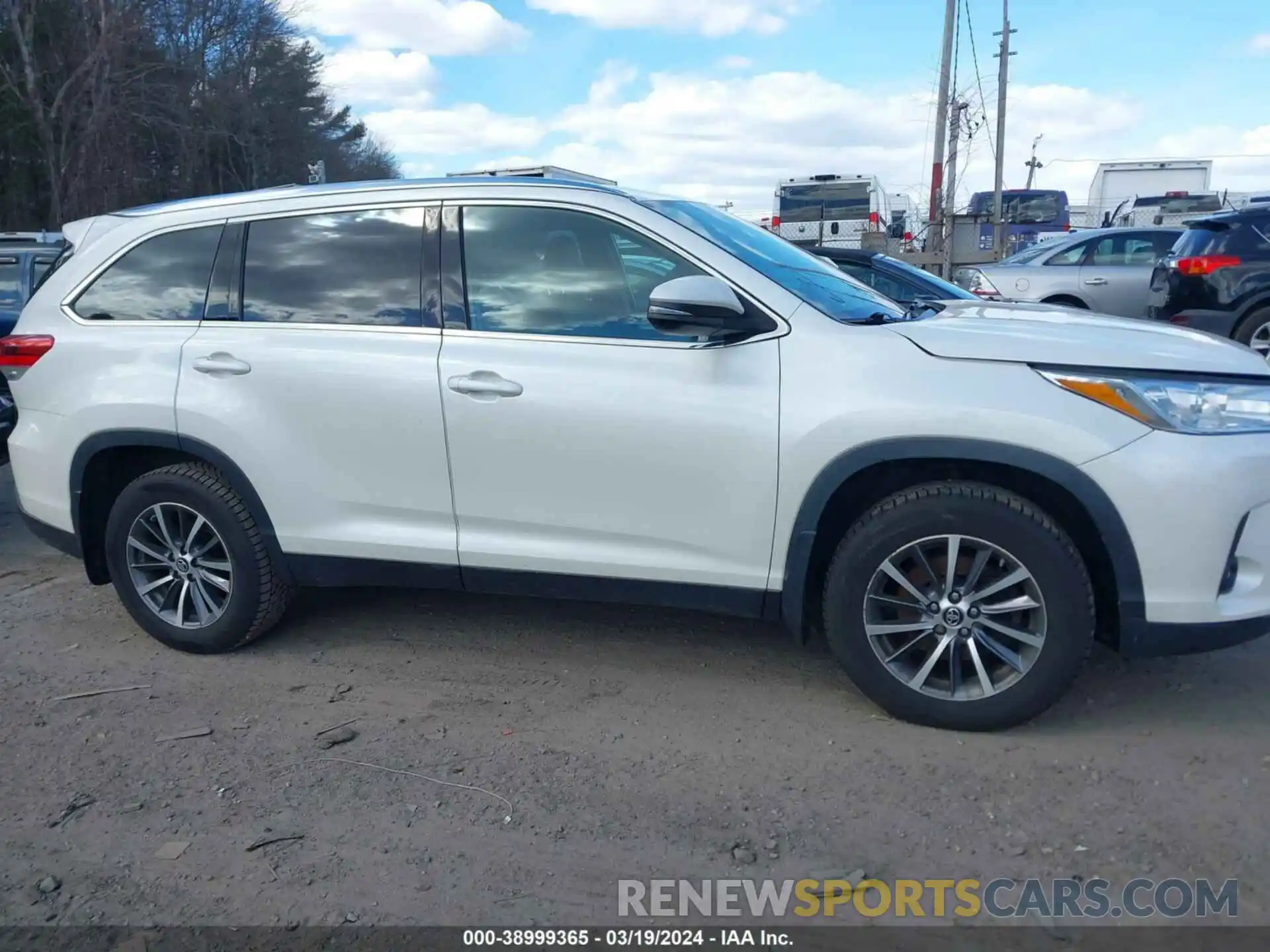 13 Photograph of a damaged car 5TDJZRFH8KS625340 TOYOTA HIGHLANDER 2019