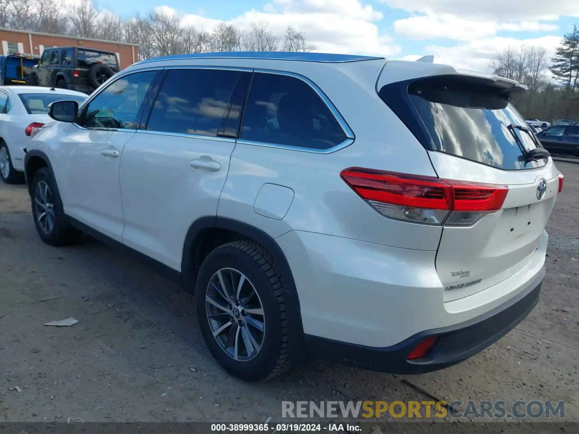 3 Photograph of a damaged car 5TDJZRFH8KS625340 TOYOTA HIGHLANDER 2019