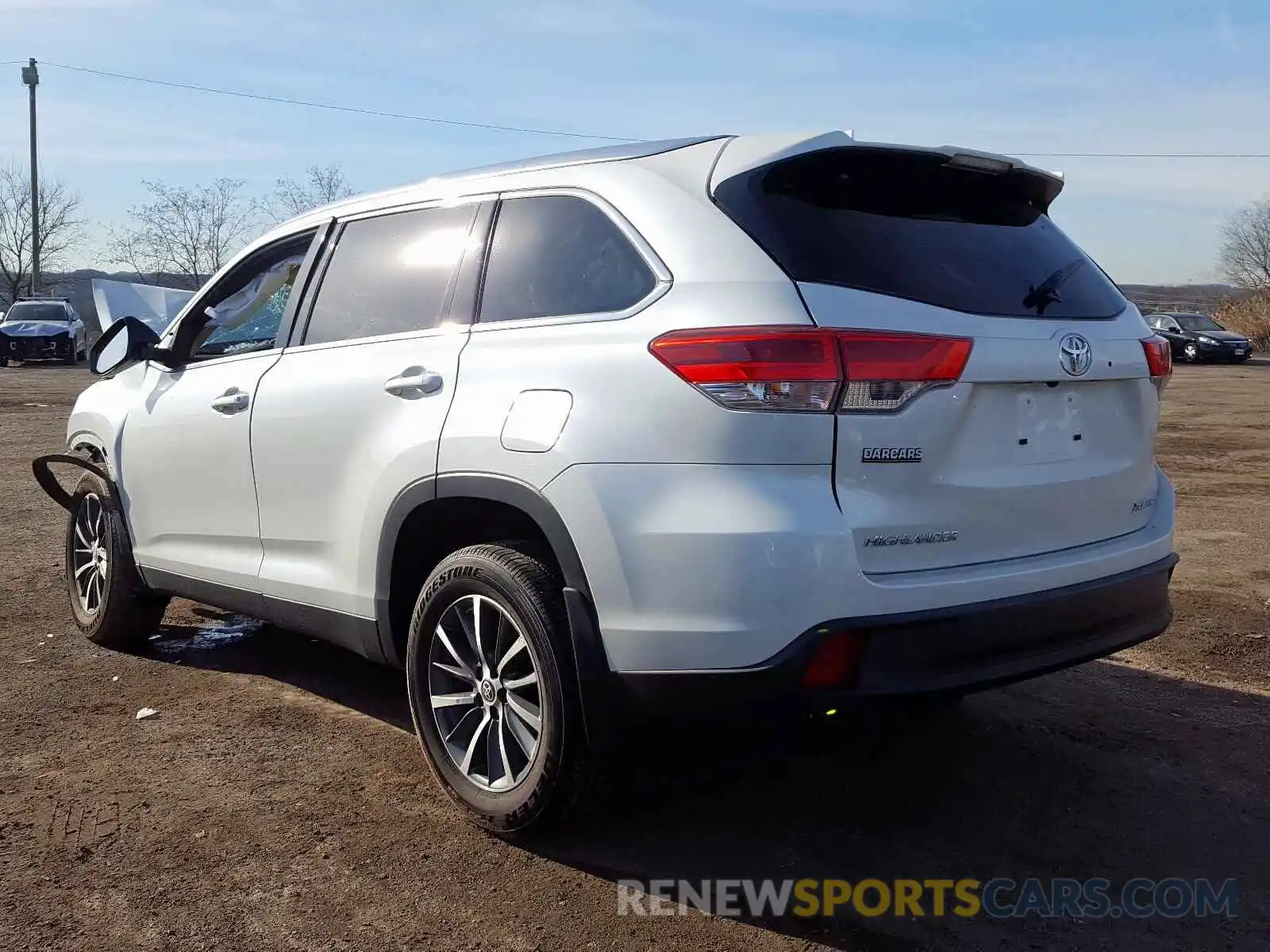 3 Photograph of a damaged car 5TDJZRFH8KS626083 TOYOTA HIGHLANDER 2019