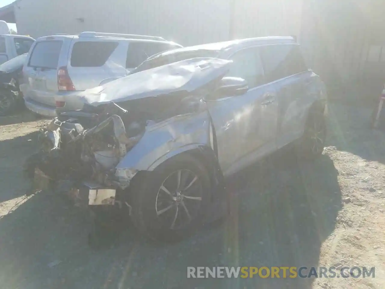 2 Photograph of a damaged car 5TDJZRFH8KS628898 TOYOTA HIGHLANDER 2019