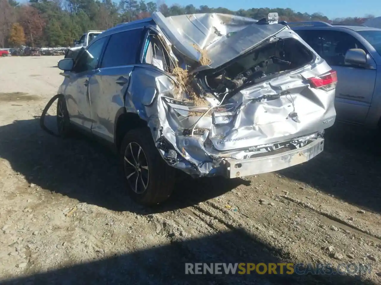 3 Photograph of a damaged car 5TDJZRFH8KS628898 TOYOTA HIGHLANDER 2019