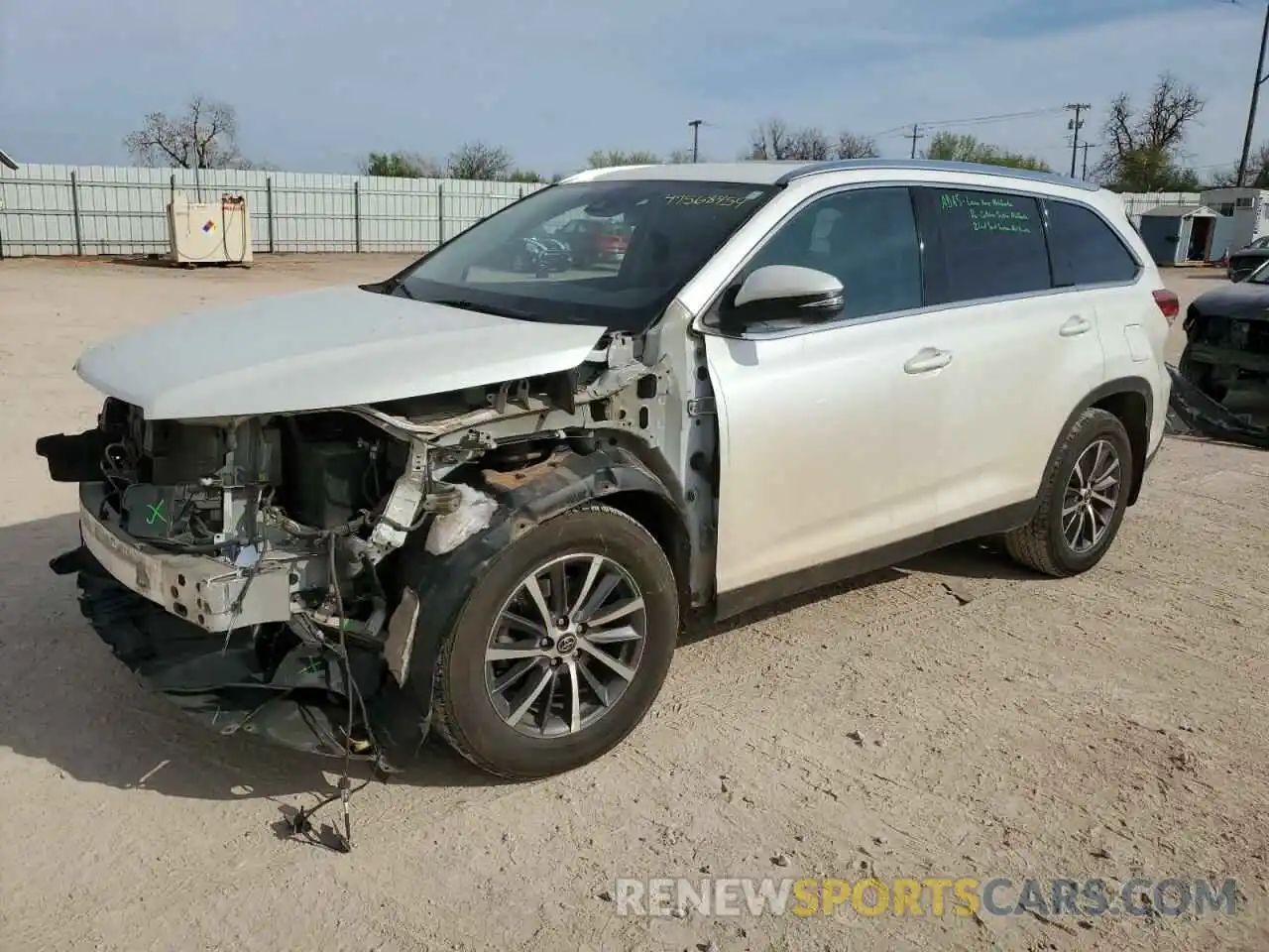 1 Photograph of a damaged car 5TDJZRFH8KS701848 TOYOTA HIGHLANDER 2019