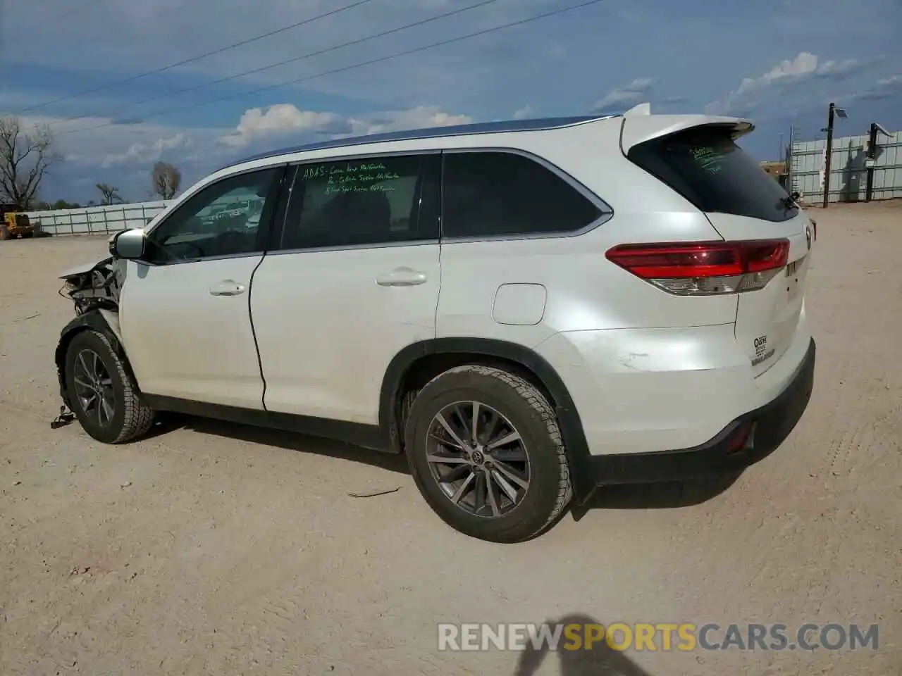 2 Photograph of a damaged car 5TDJZRFH8KS701848 TOYOTA HIGHLANDER 2019