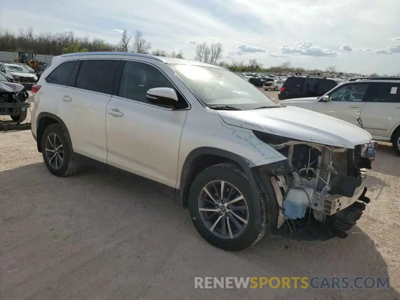 4 Photograph of a damaged car 5TDJZRFH8KS701848 TOYOTA HIGHLANDER 2019