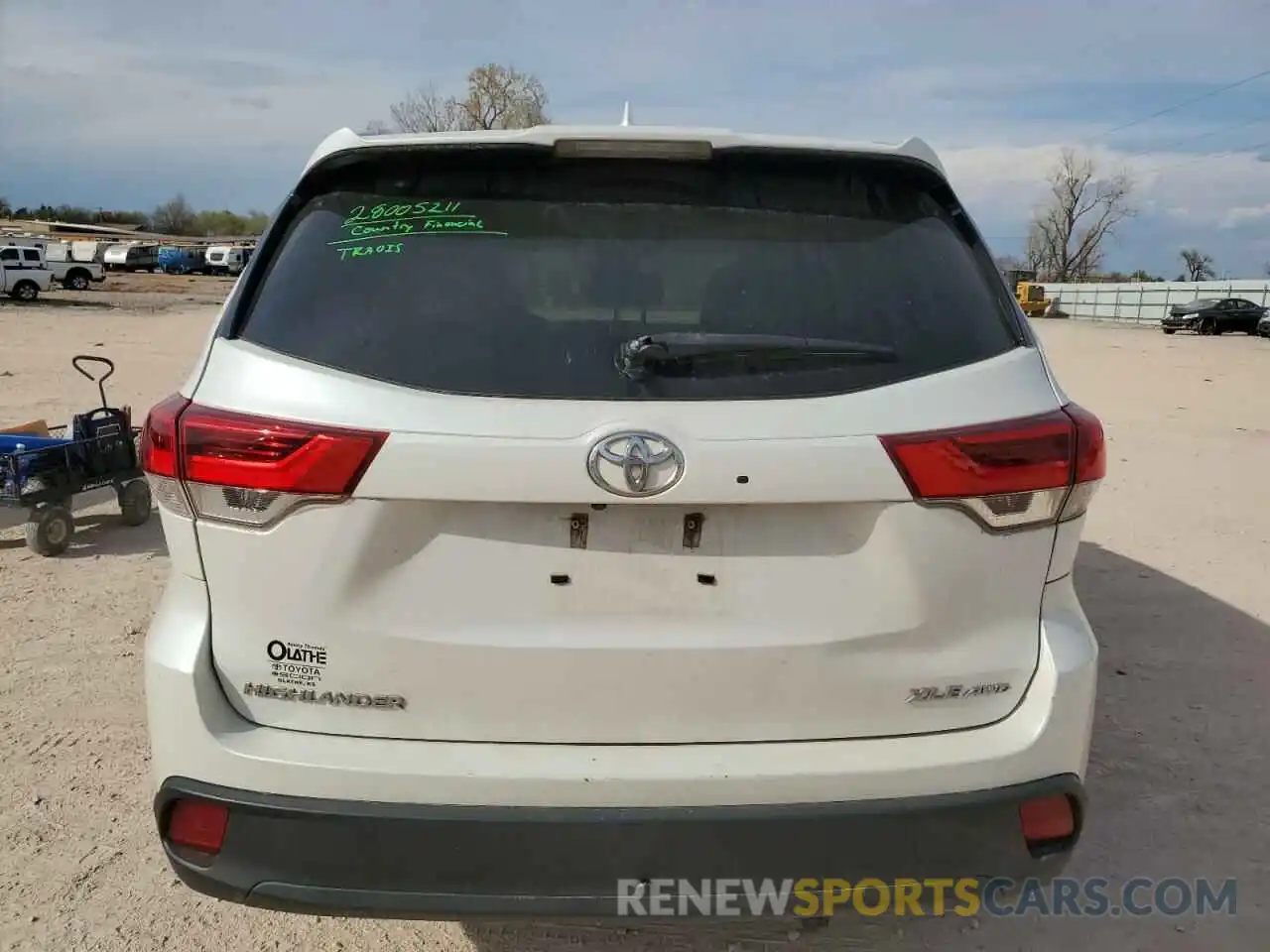 6 Photograph of a damaged car 5TDJZRFH8KS701848 TOYOTA HIGHLANDER 2019