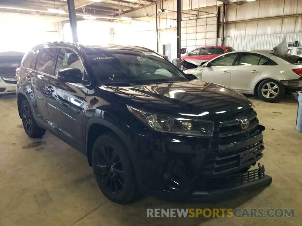 1 Photograph of a damaged car 5TDJZRFH8KS702420 TOYOTA HIGHLANDER 2019