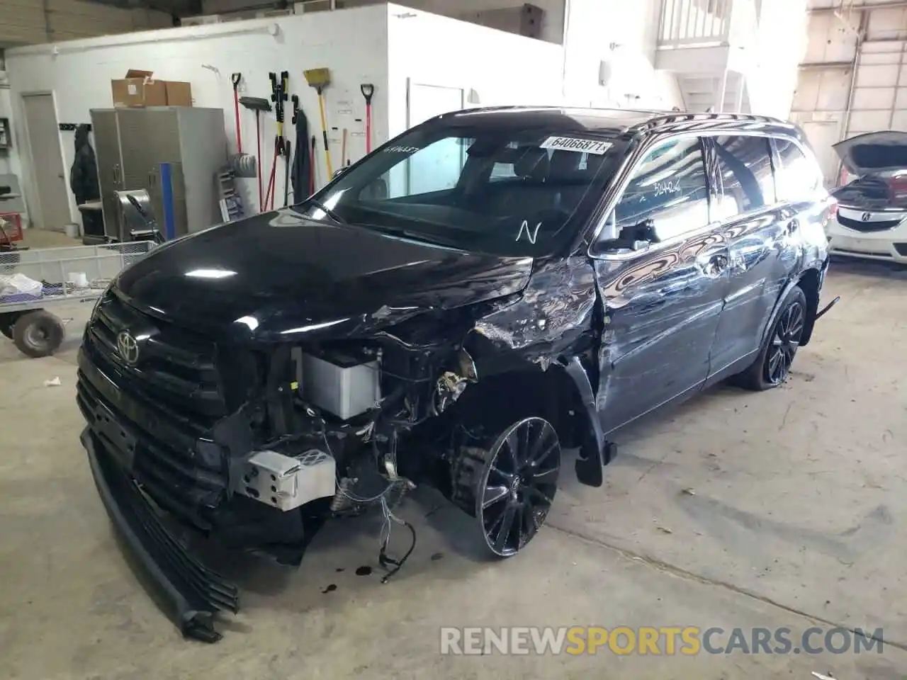 2 Photograph of a damaged car 5TDJZRFH8KS702420 TOYOTA HIGHLANDER 2019