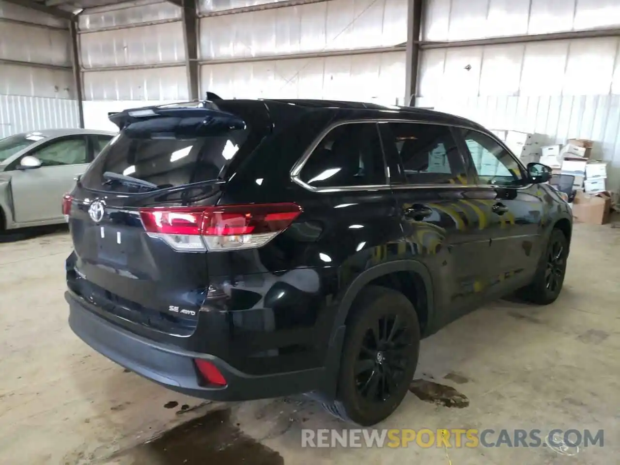 4 Photograph of a damaged car 5TDJZRFH8KS702420 TOYOTA HIGHLANDER 2019