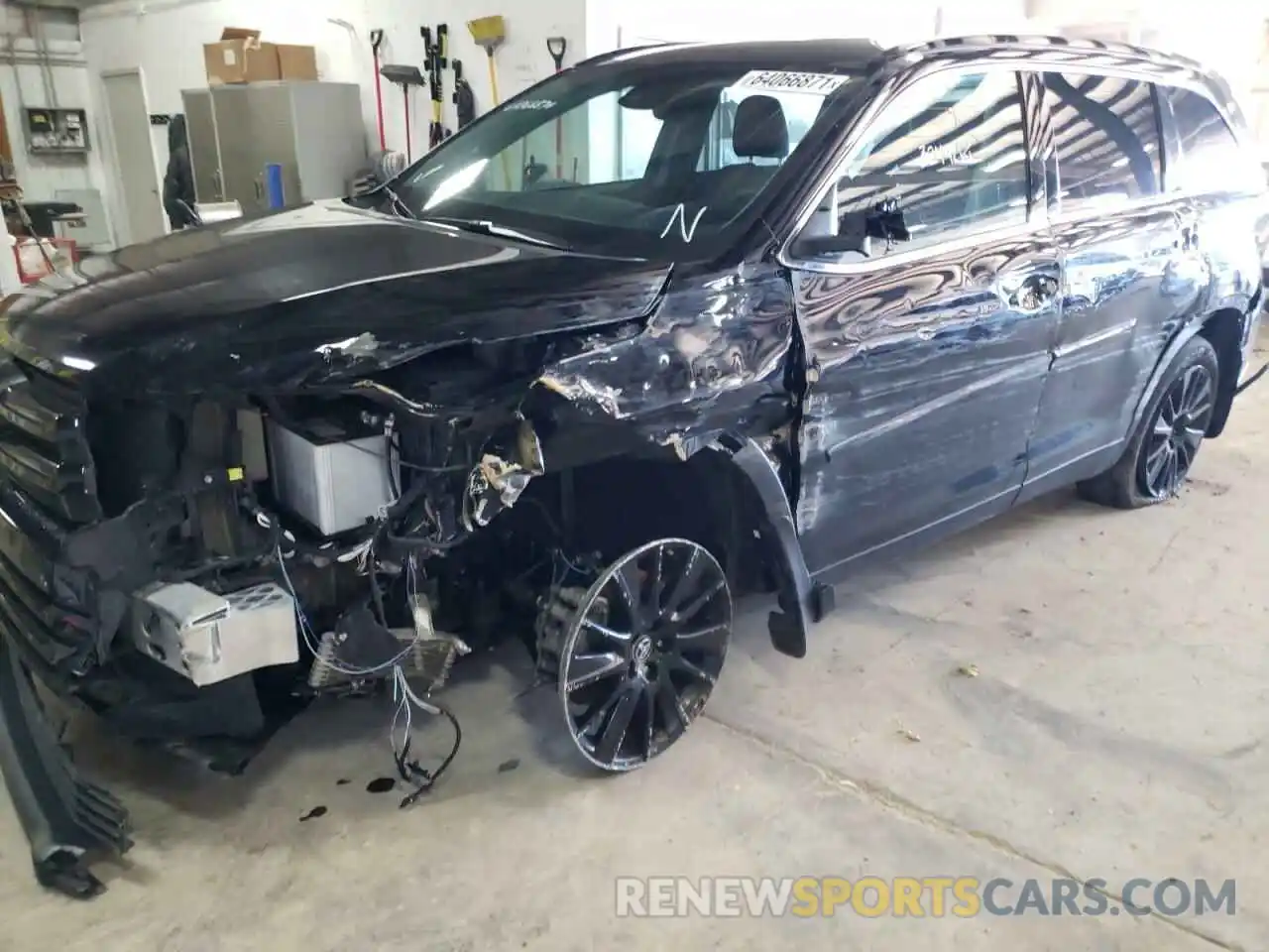 9 Photograph of a damaged car 5TDJZRFH8KS702420 TOYOTA HIGHLANDER 2019