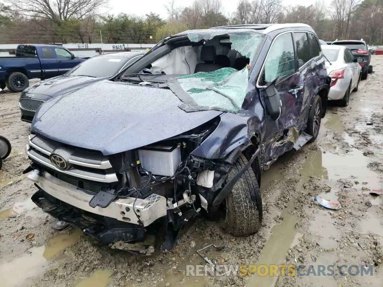 2 Photograph of a damaged car 5TDJZRFH8KS702899 TOYOTA HIGHLANDER 2019